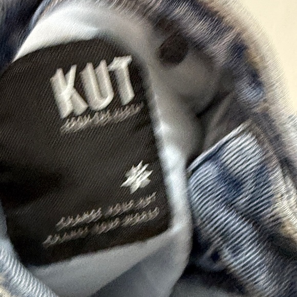 Kut from the Kloth Women's FAB AB ankle straight Jeans in Washed Blue - Picture 6 of 9